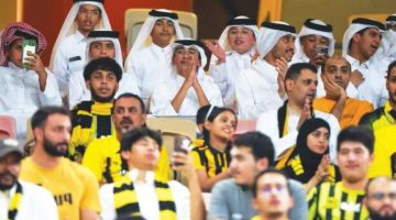 وفد مركز أجيال القطري يحضر مباراة الاتحاد والخليج