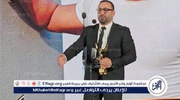 أحمد السقا يهدي جائزة الإبداع لـ ناهد رشدي